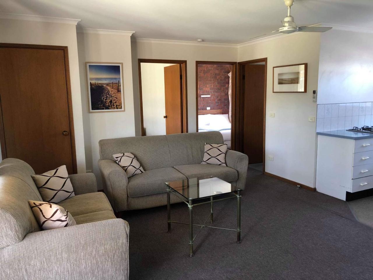 Lakes Jakaranda Holiday Units Lakes Entrance Exterior photo